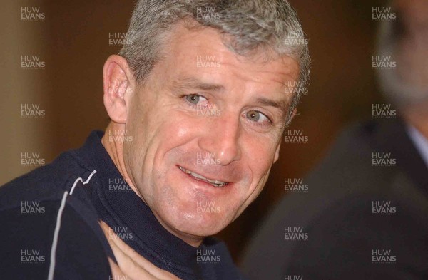 141130 - Wales Football Press Conference, Moscow - Wales Manager Mark Hughes all smiles as he struggles with the Russian language