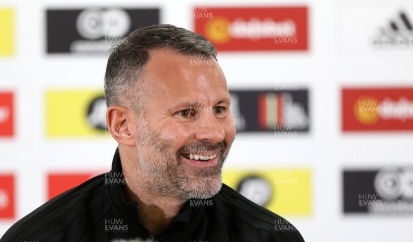 151118 - Wales Football Training - Wales Manager Ryan Giggs talks to the media