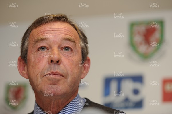 170910 -  Wales Football Press Conference - Wales caretaker manager Brian Flynn talks to reporters 