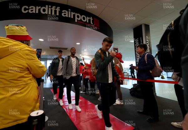 151122 - Wales Football Squad Departs For Qatar From Cardiff Airport - Mark Harris