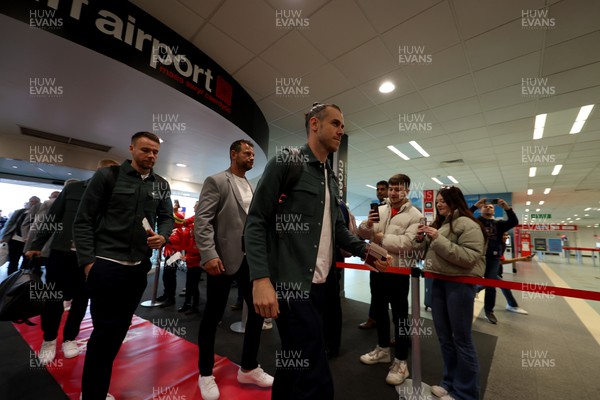 151122 - Wales Football Squad Departs For Qatar From Cardiff Airport - Gareth Bale