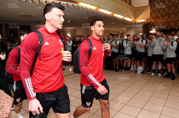 151122 - Wales Football Squad Depart for FIFA World Cup - Kieffer Moore and Ben Cabango leave the Vale Resort as Wales rugby players applaud the Wales football squad as they depart for Qatar