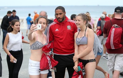 Wales Football Team in Dinard 280616