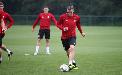 030918 - Wales Football Training - Gareth Bale during training