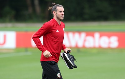 030918 - Wales Football Training - Gareth Bale during training