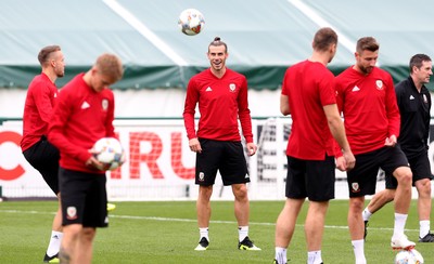 030918 - Wales Football Training - Gareth Bale during training