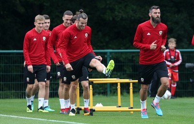 030918 - Wales Football Training - Gareth Bale during training