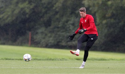 030918 - Wales Football Training - Wayne Hennessy during training