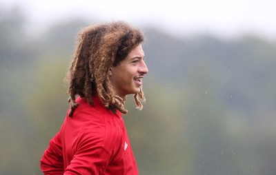 030918 - Wales Football Training - Ethan Ampadu during training