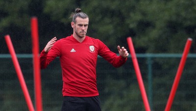 030918 - Wales Football Training - Gareth Bale during training