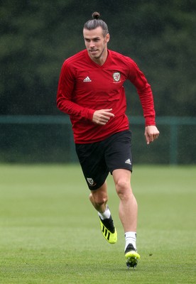 030918 - Wales Football Training - Gareth Bale during training