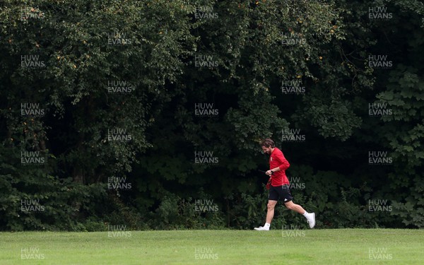 030918 - Wales Football Training - Joe Allen during training