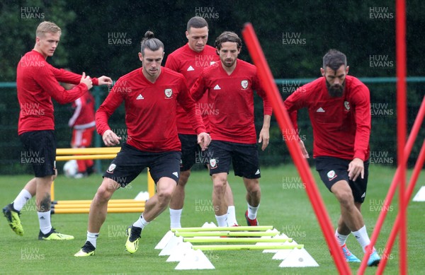 030918 - Wales Football Training - Gareth Bale , Joe Allen and Joe Ledley during training