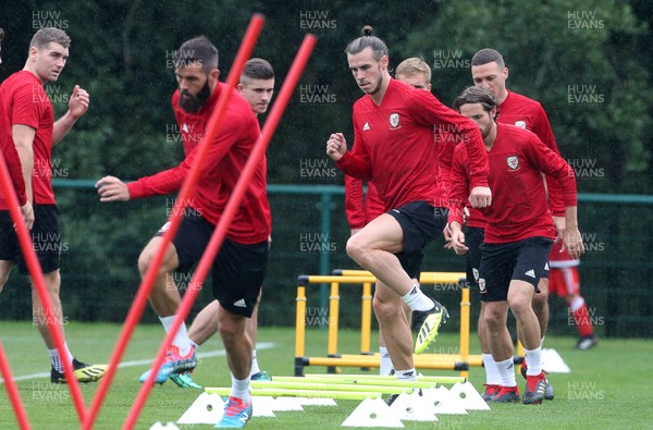030918 - Wales Football Training - Gareth Bale during training
