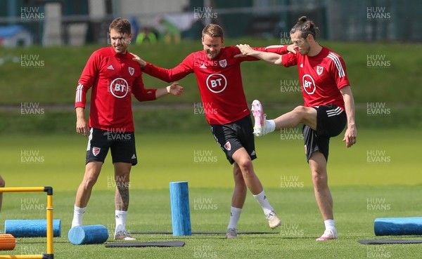 040621 - Wales Football Squad Training Session - Left to right, Aaron Ramsey, Chris Gunter and Gareth Bale during a Wales training session ahead of their friendly match against Albania 