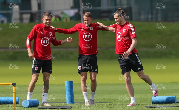 040621 - Wales Football Squad Training Session - Left to right, Aaron Ramsey, Chris Gunter and Gareth Bale during a Wales training session ahead of their friendly match against Albania 