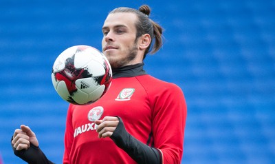 Wales Football Training 040916