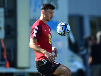 040923 - Wales Football Training - Kieffer Moore during training