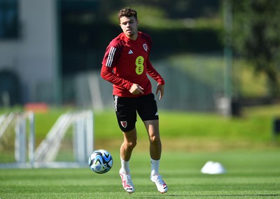 040923 - Wales Football Training - Neco Williams during training