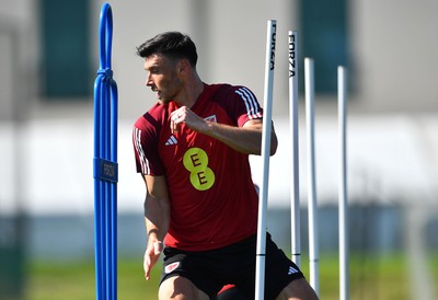 040923 - Wales Football Training - Kieffer Moore during training