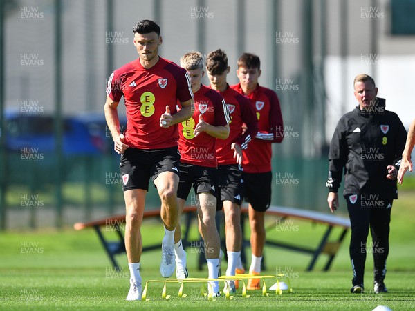 040923 - Wales Football Training - Kieffer Moore during training