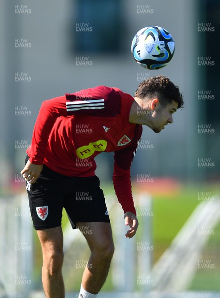 040923 - Wales Football Training - Neco Williams during training