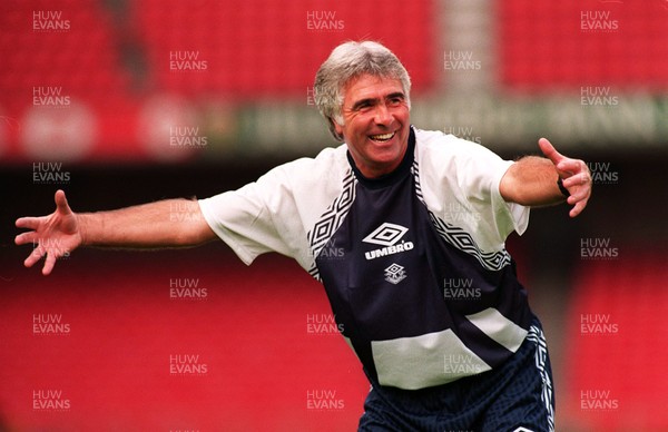 040995 - Wales Football Training - Bobby Gould watches training