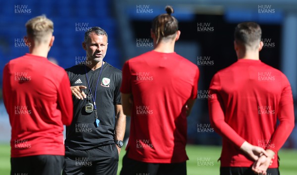 050918 - Wales Football Training - Wales Manager Ryan Giggs talks to the team