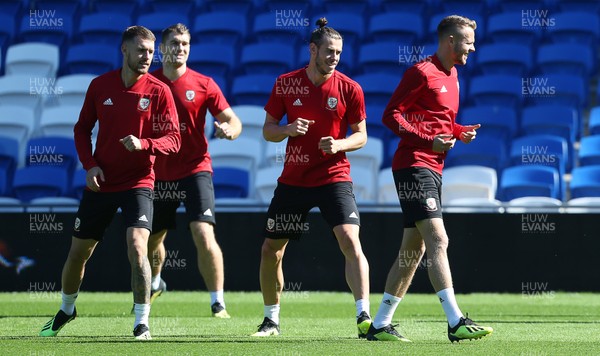 050918 - Wales Football Training - Aaron Ramsey, Gareth Bale and Chris Gunter during training