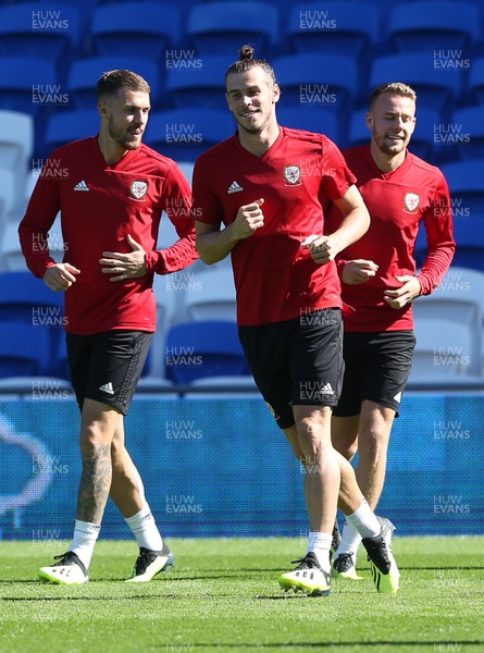 050918 - Wales Football Training - Aaron Ramsey, Gareth Bale and Chris Gunter during training