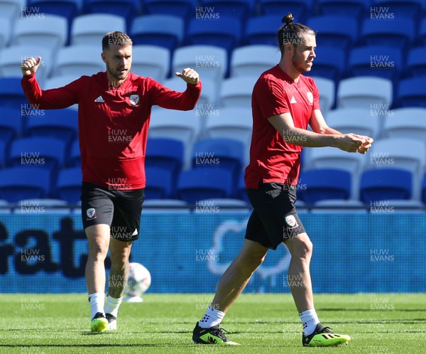 050918 - Wales Football Training - Aaron Ramsey and Gareth Bale during training