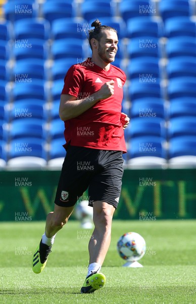 050918 - Wales Football Training - Gareth Bale during training