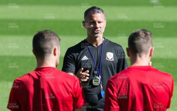 050918 - Wales Football Training Session - Wales team manager Ryan Giggs talks to his players during a Wales Football Training session at Cardiff City Stadium ahead of the match against Republic of Ireland
