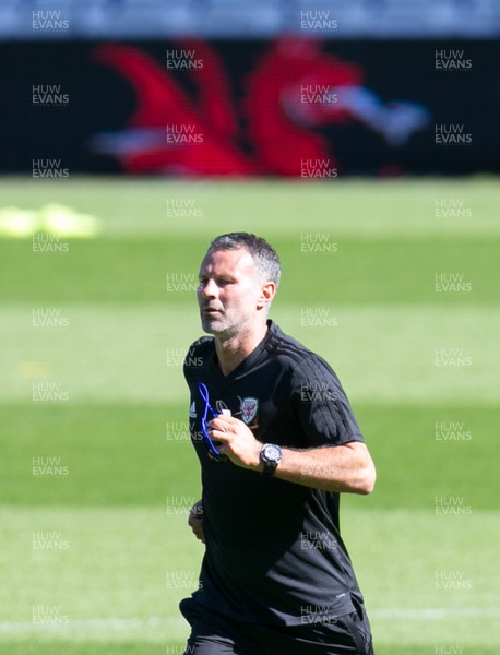 050918 - Wales Football Training Session - Wales manager Ryan Giggs during a Wales Football Training session at Cardiff City Stadium ahead of the match against Republic of Ireland