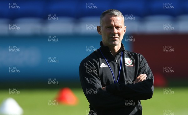 050919 - Wales football training session, Cardiff City Stadium - Wales' manager Ryan Giggs during Wales training session ahead of their Euro Qualifying match against Azerbaijan 