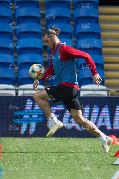 050919 - Wales football training session, Cardiff City Stadium - Wales' Gareth Bale during Wales training session ahead of their Euro Qualifying match against Azerbaijan 