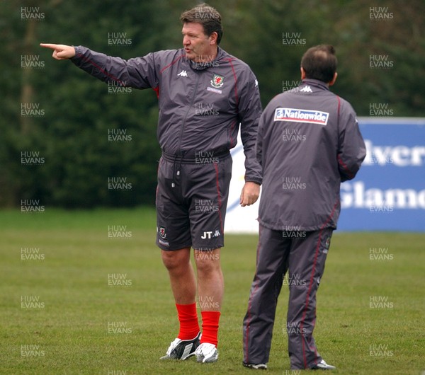 070205 - Wales Football Training - Coach John Toshack takes a training session ahead of the game against Hungary