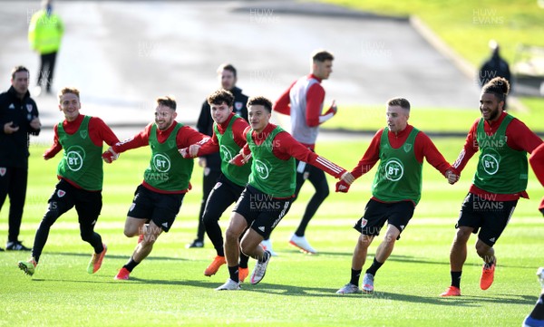 071020 - Wales Football Training - (L-R) Matthew Smith, Rhys Norrington-Davies, Nico Williams, Ethan Ampadu, Joe Morrel and Tyler Roberts during training