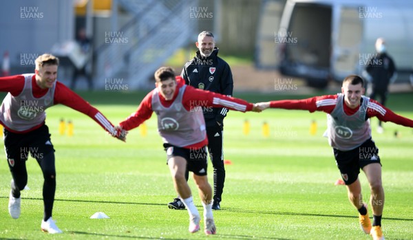 071020 - Wales Football Training - Ryan Giggs during training