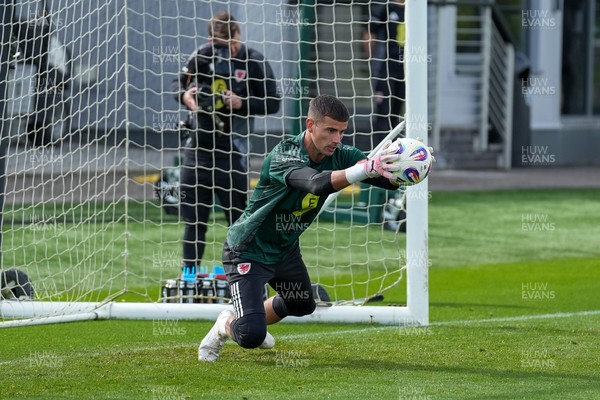 080925 - Wales Football Training - Karl Darlow ahead of the international friendly against Canada