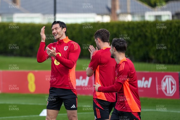 080925 - Wales Football Training - Kieffer Moore ahead of the international friendly against Canada