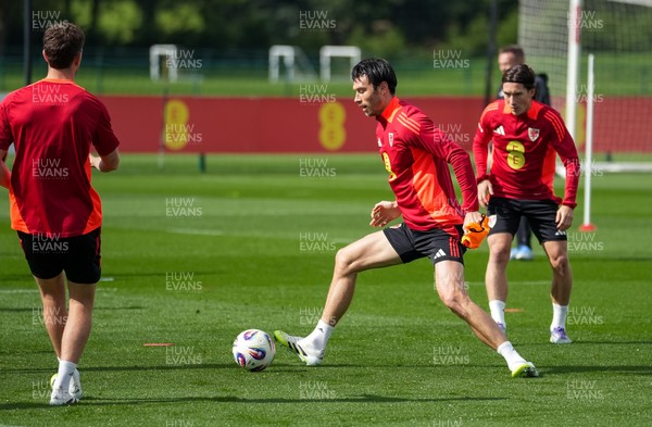 080925 - Wales Football Training - Kieffer Moore and Harry Wilson ahead of the international friendly against Canada