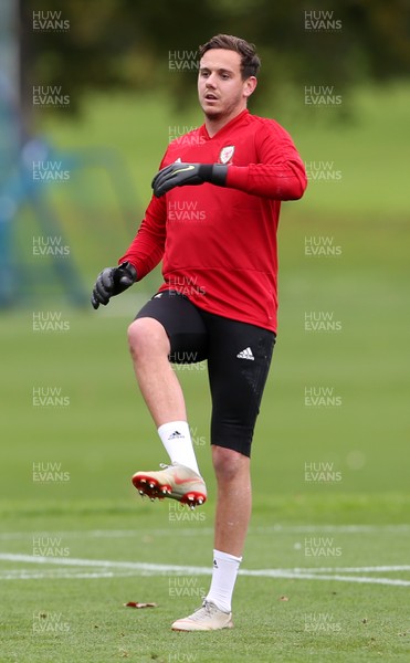 081018 - Wales Football Training - Danny Ward during training