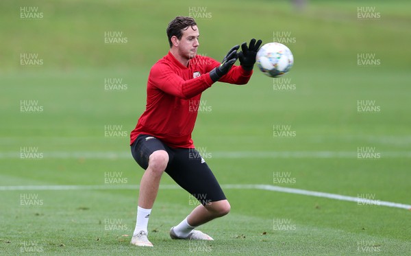 081018 - Wales Football Training - Danny Ward during training
