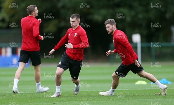 081018 - Wales Football Training - Ben Woodburn and Ben Davies during training