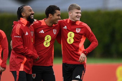 081025 - Wales Football Training - From left to right, Sirba Thomas, Brennan Johnson and Jordan James of Wales during training ahead of tomorrows friendly match with England