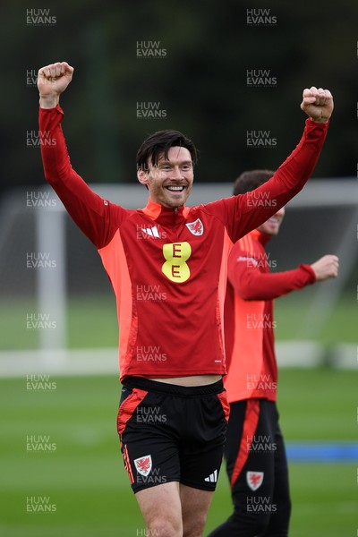 081025 - Wales Football Training - Kieffer Moore of Wales during training ahead of tomorrows friendly match with England