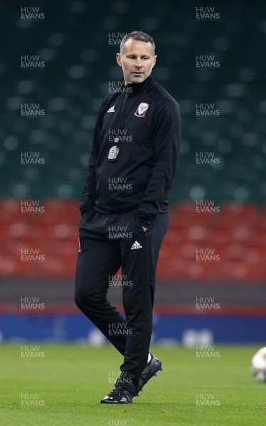 101018 - Wales Football Training - Wales Manager Ryan Giggs during training