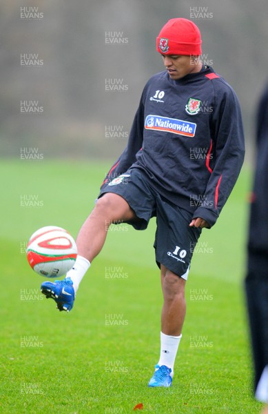 11.11.09 - Wales International Football Rob Earnshaw at a training session ahead of his sides friendly match against Scotland on Saturday 