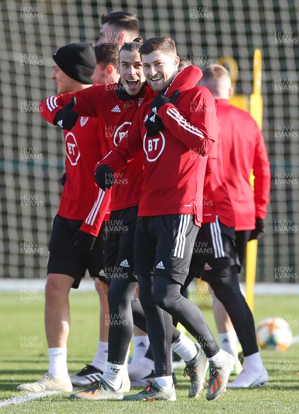 111119 - Wales Football Training - Gareth Bale and Ben Davies give the double thumbs up during training